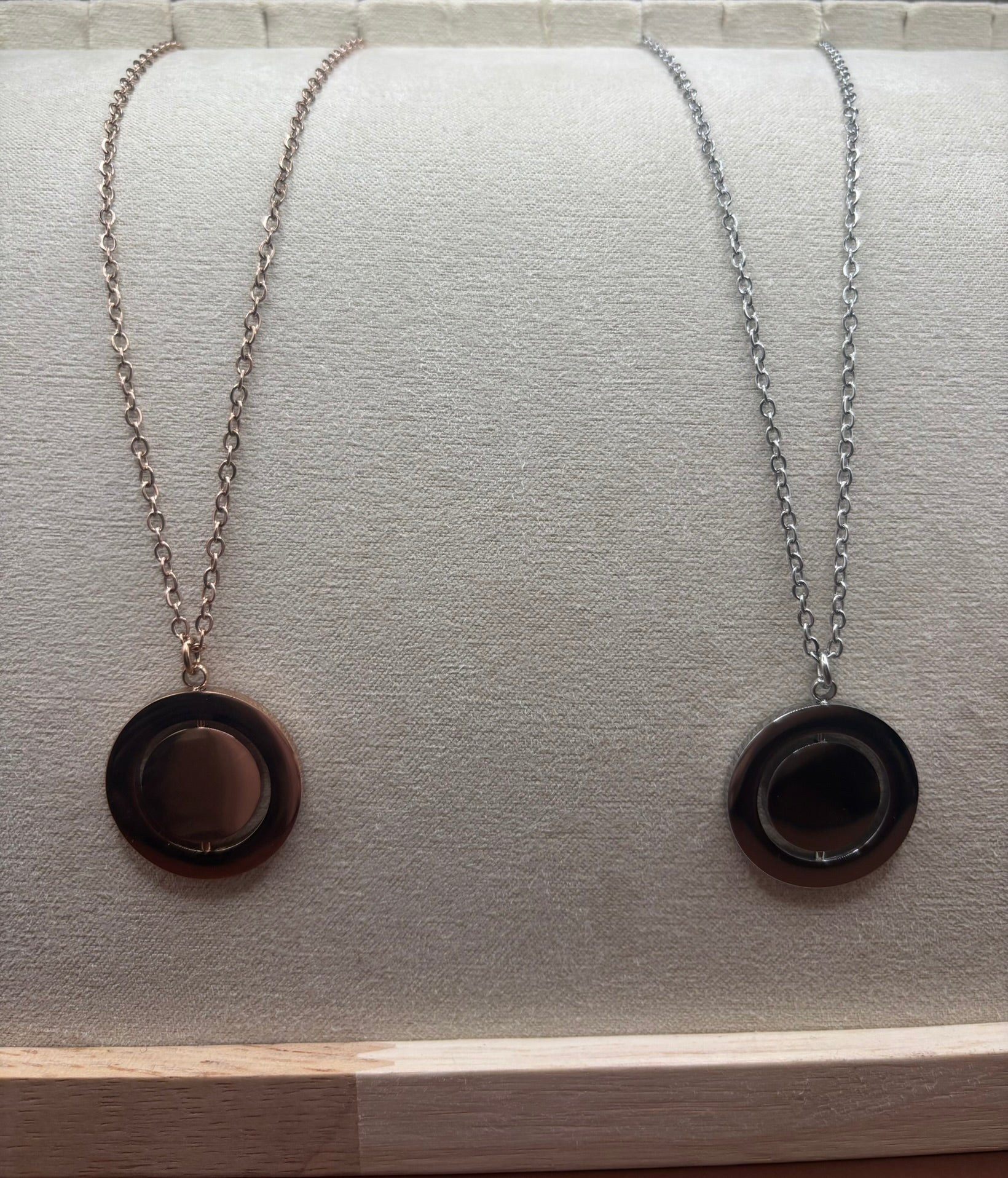 Rotating Circle Necklace